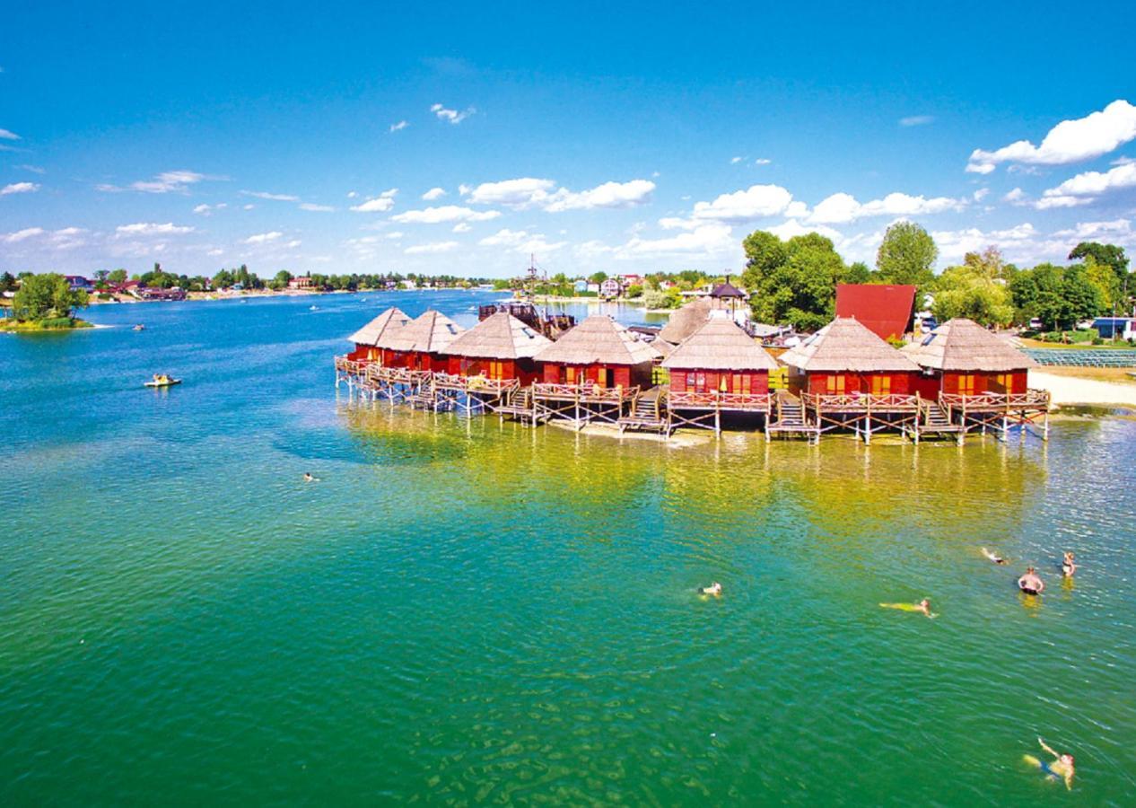 Overwater Cottage - Slovak Tahiti, Сенец Екстериор снимка
